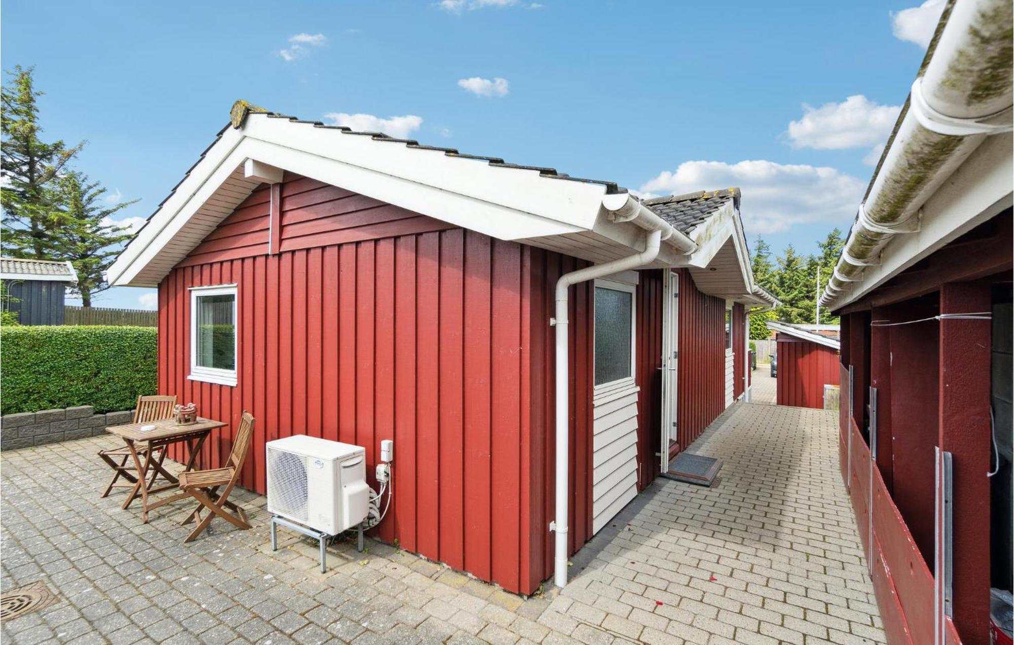 Stunning Home In Esbjerg V With Kitchen Exterior photo