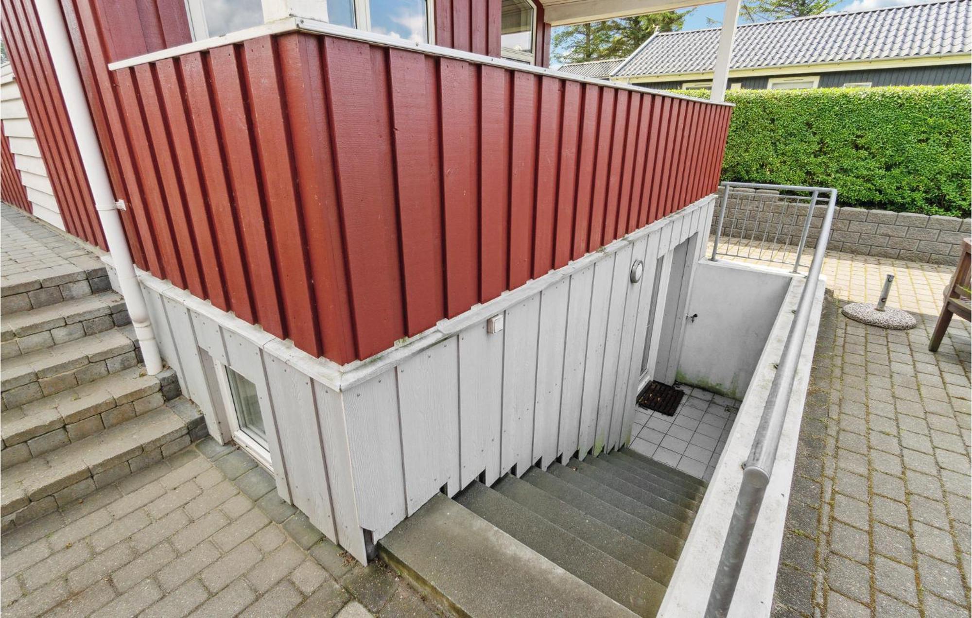 Stunning Home In Esbjerg V With Kitchen Exterior photo